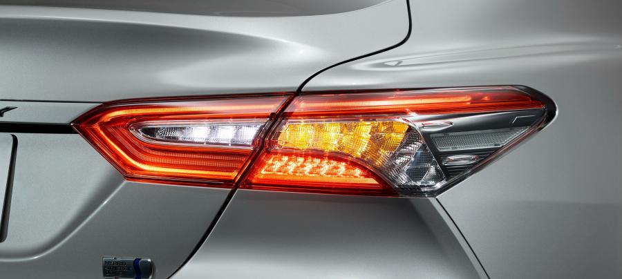 Детали экстерьера Toyota Camry Hybrid 2017 года  (JP) (фото 6 из 13)